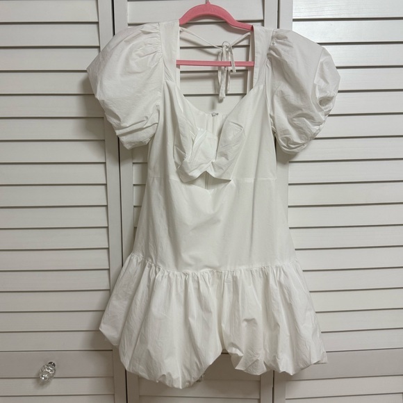 ASTR the label White Puff Sleeve Mini Dress With Bubble Skirt - Picture 4 of 8